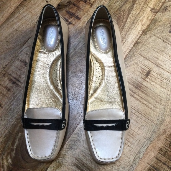 Sperry Top Sider slip on patent leather loafers Cream with Gold trim - Picture 1 of 6